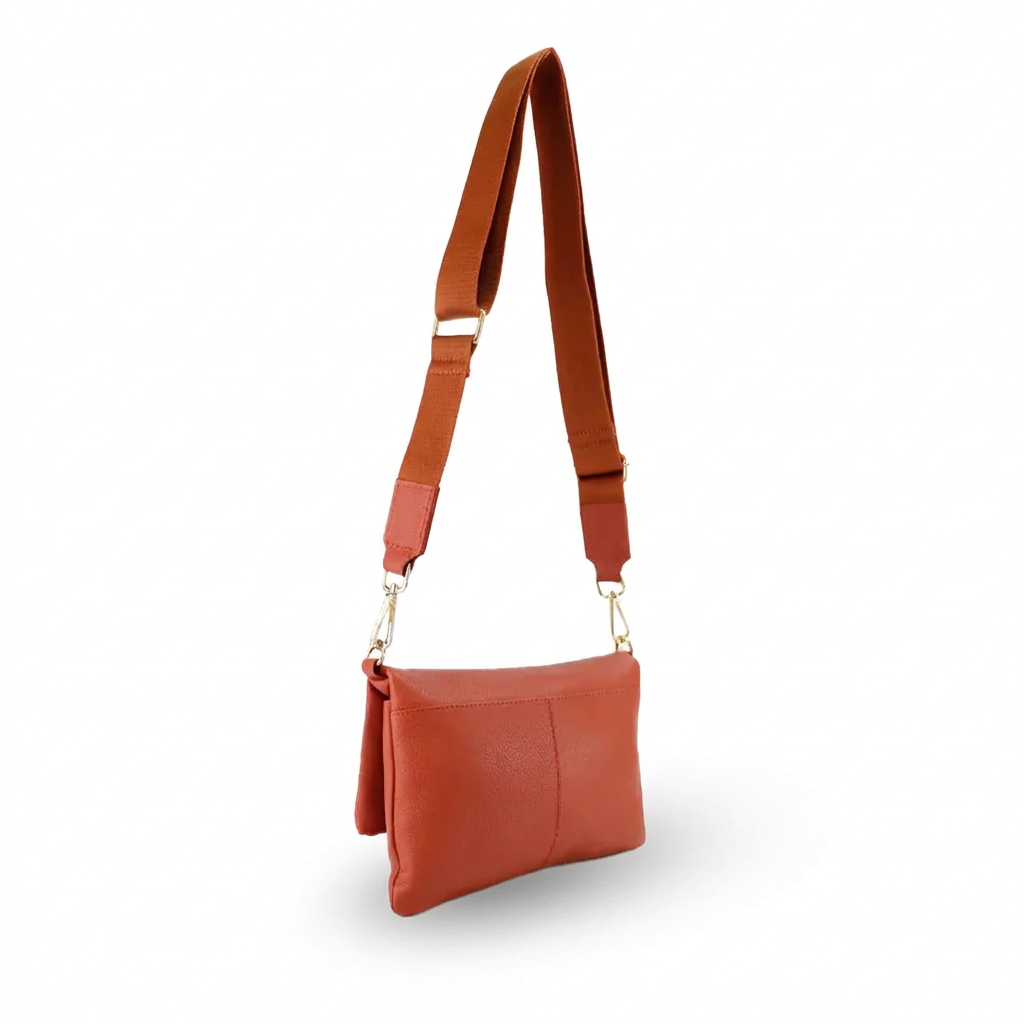 BORSA A TRACOLLA CON RISVOLTO A PATTINA E ZIP