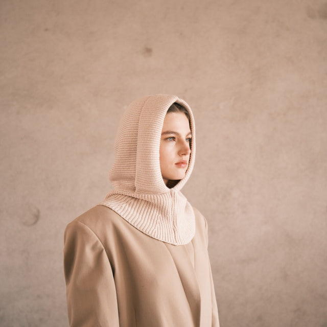 CAPPUCCIO IN MAGLIA CON RISVOLTO