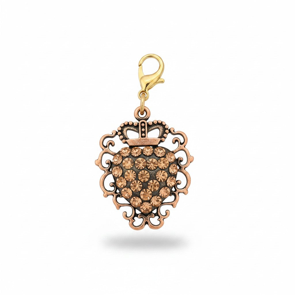 CHARM FORMA DI CUORE CON CORNICE TRAFORATA E STRASS CENTRALI