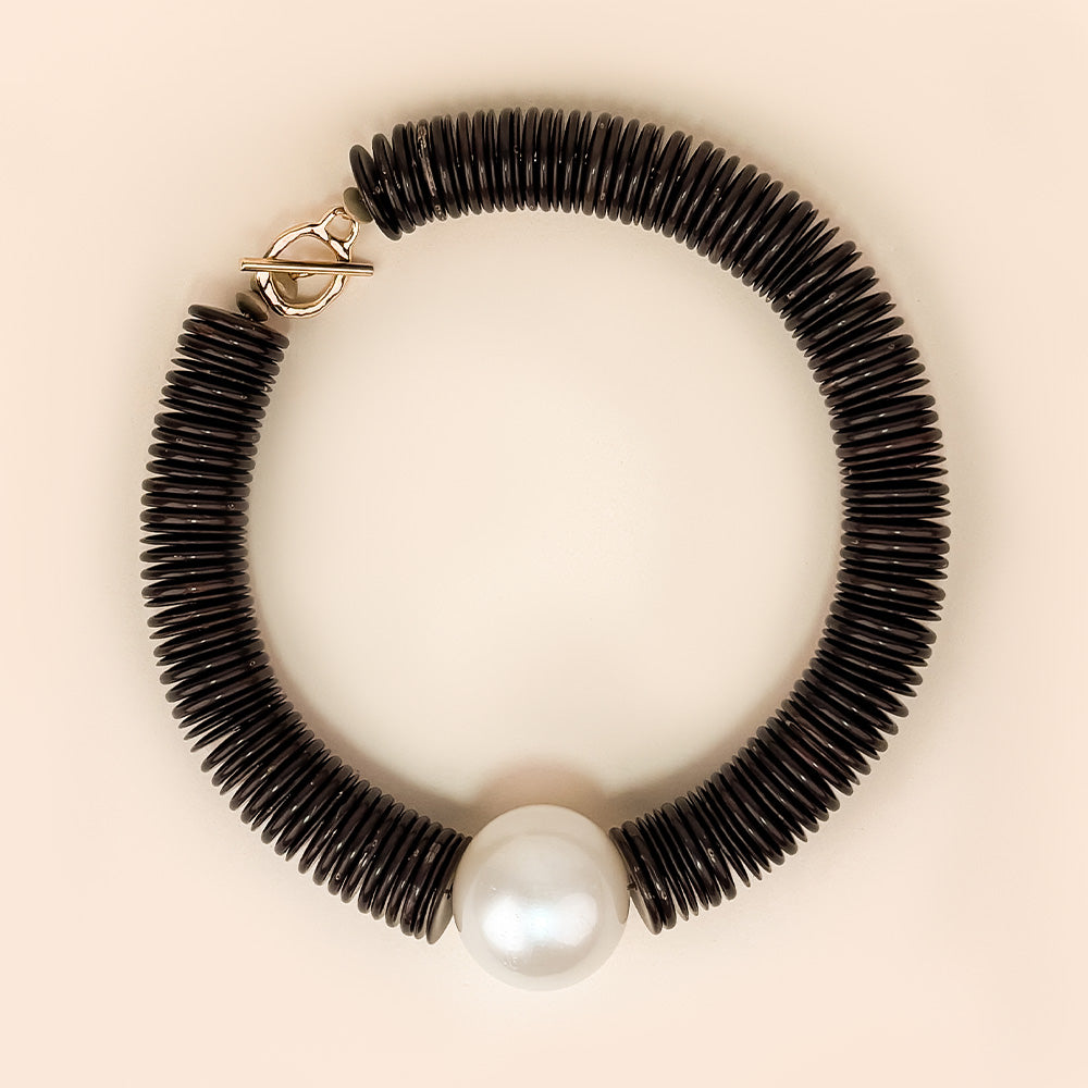 CHOKER NECKLACE WITH DISCS AND CENTRAL PEARL