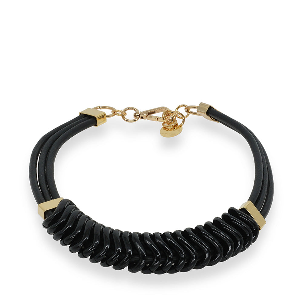 COLLANA GIROCOLLO CON STRUTTURA IN PELLE AVVOLTA DA MAGLIE IN OTTONE
