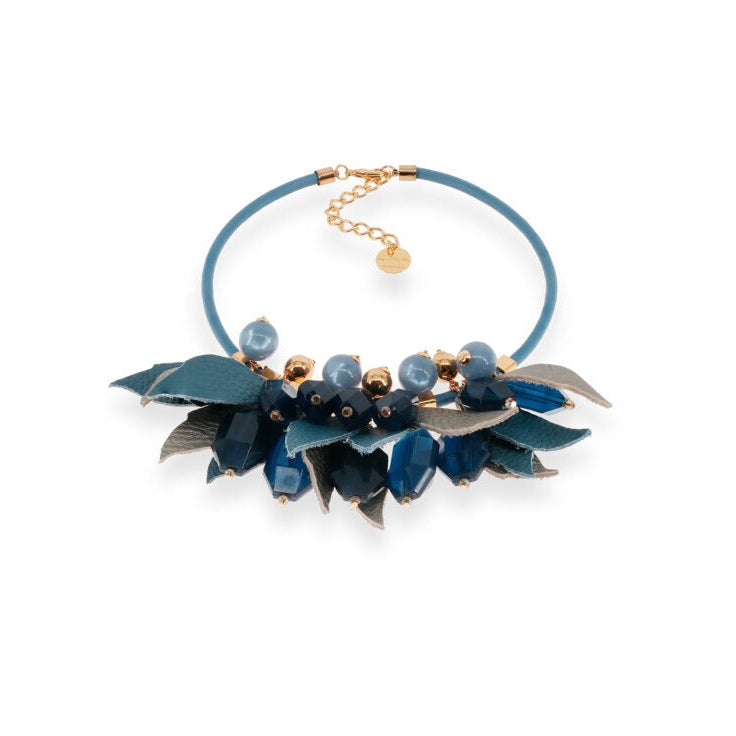 COLLANA GIROCOLLO CON FOGLIE IN PELLE SFERE E PIETRE COLORATE