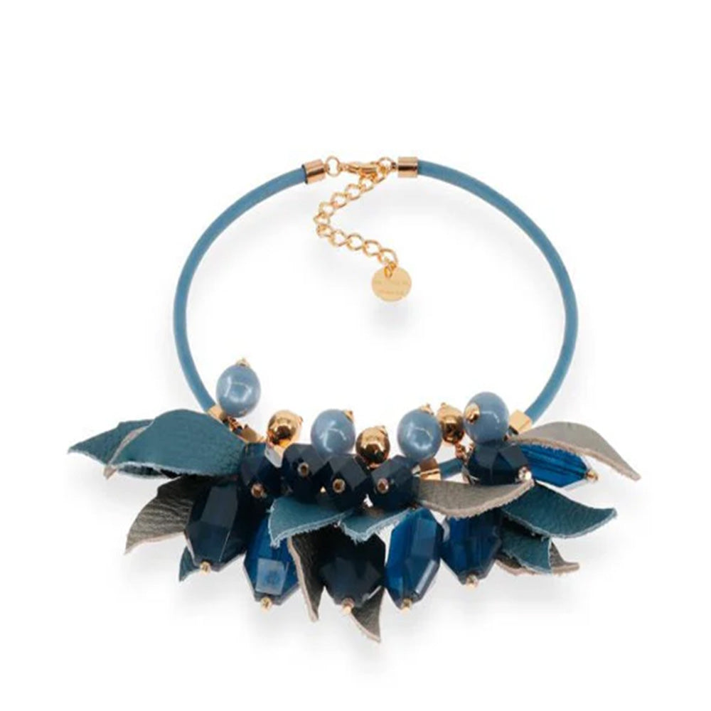 COLLANA GIROCOLLO CON FOGLIE IN PELLE SFERE E PIETRE COLORATE