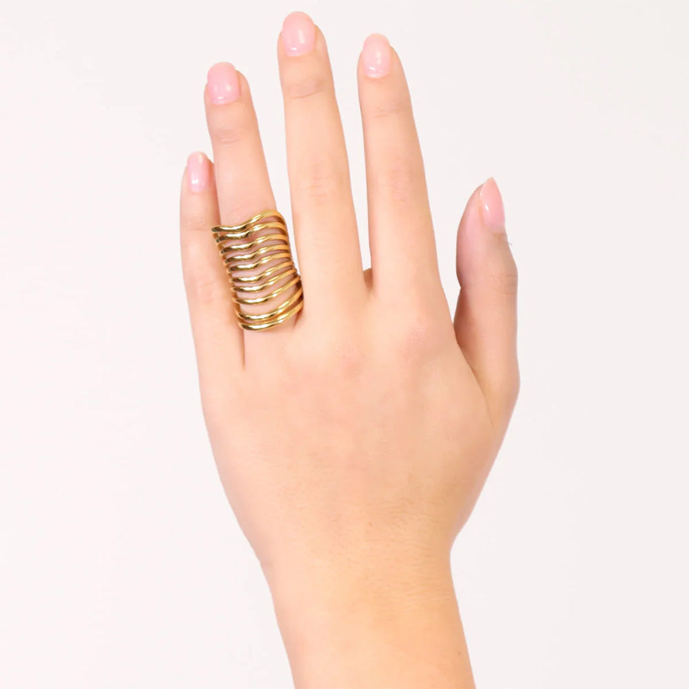 ANELLO A FASCIA CON LINEE CURVE