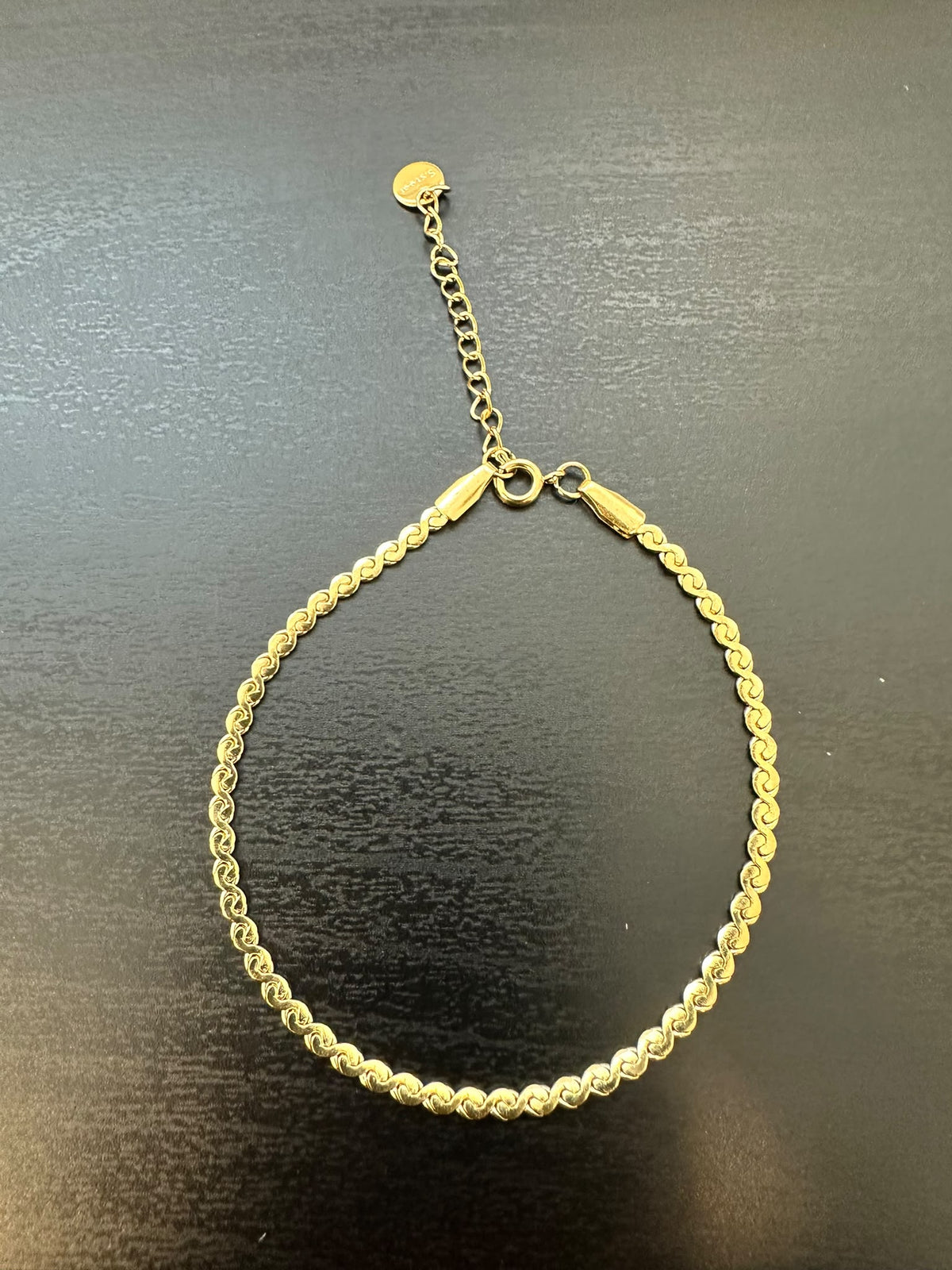 BRACCIALE SEMI RIGIDO A MAGLIA PIATTA STILE GRECA CON REGOLAZIONE