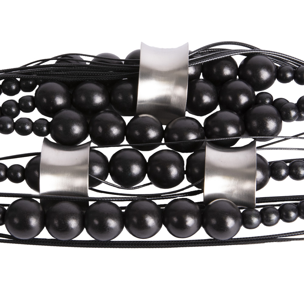 MULTI-STRAIN CHOKER NECKLACE WITH METAL INSERT