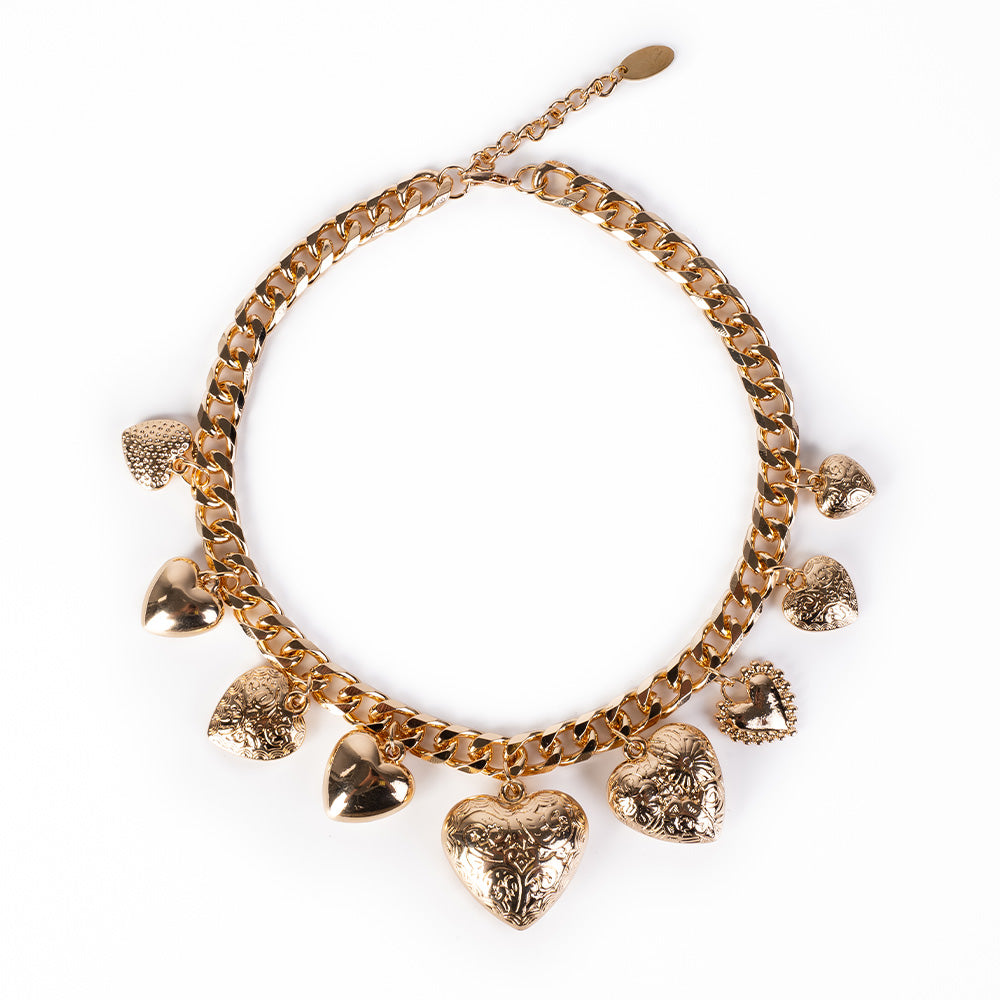 CHOKER NECKLACE WITH CURB CHAIN AND HEARTS DANGLES