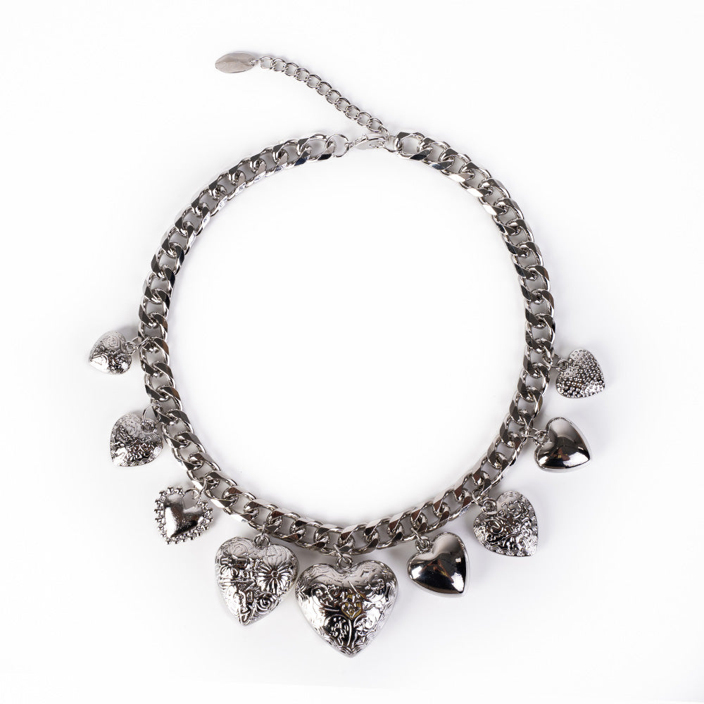 CHOKER NECKLACE WITH CURB CHAIN AND HEARTS DANGLES