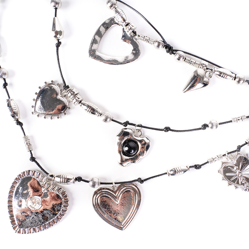 MULTI-STRAIN CHOKER NECKLACE WITH VARIOUS HEARTS PENDANTS