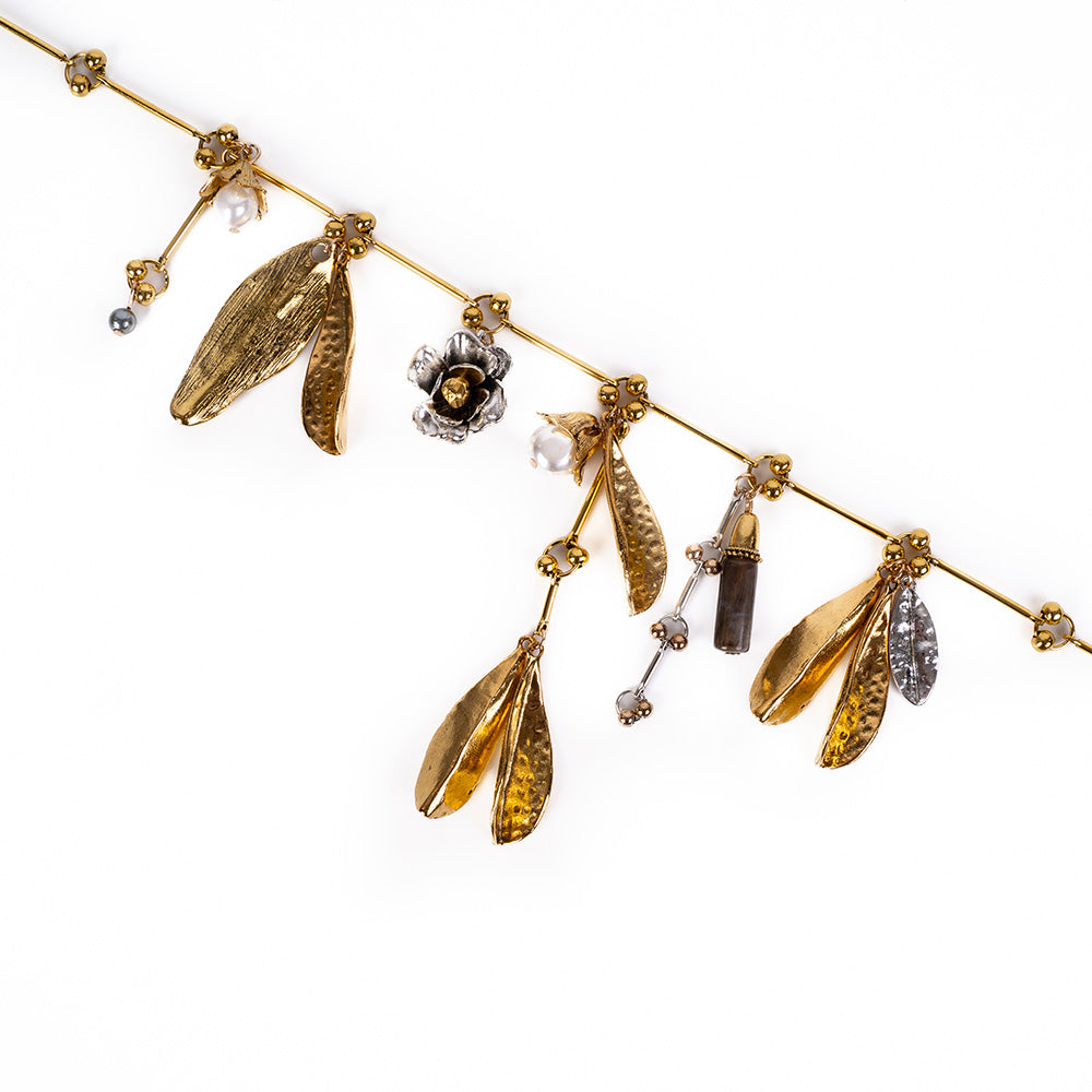 CHOKER NECKLACE WITH FLOWERS, LEAVES AND PEARLS DANGLING