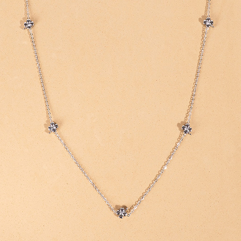COLLANA LUNGA FINA CON TRIFOGLI