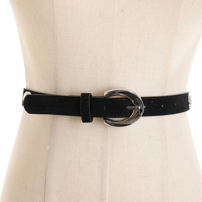 CINTA SCAMOCIATA CON BORCHIE E ELEMENTI INTAGLIATI