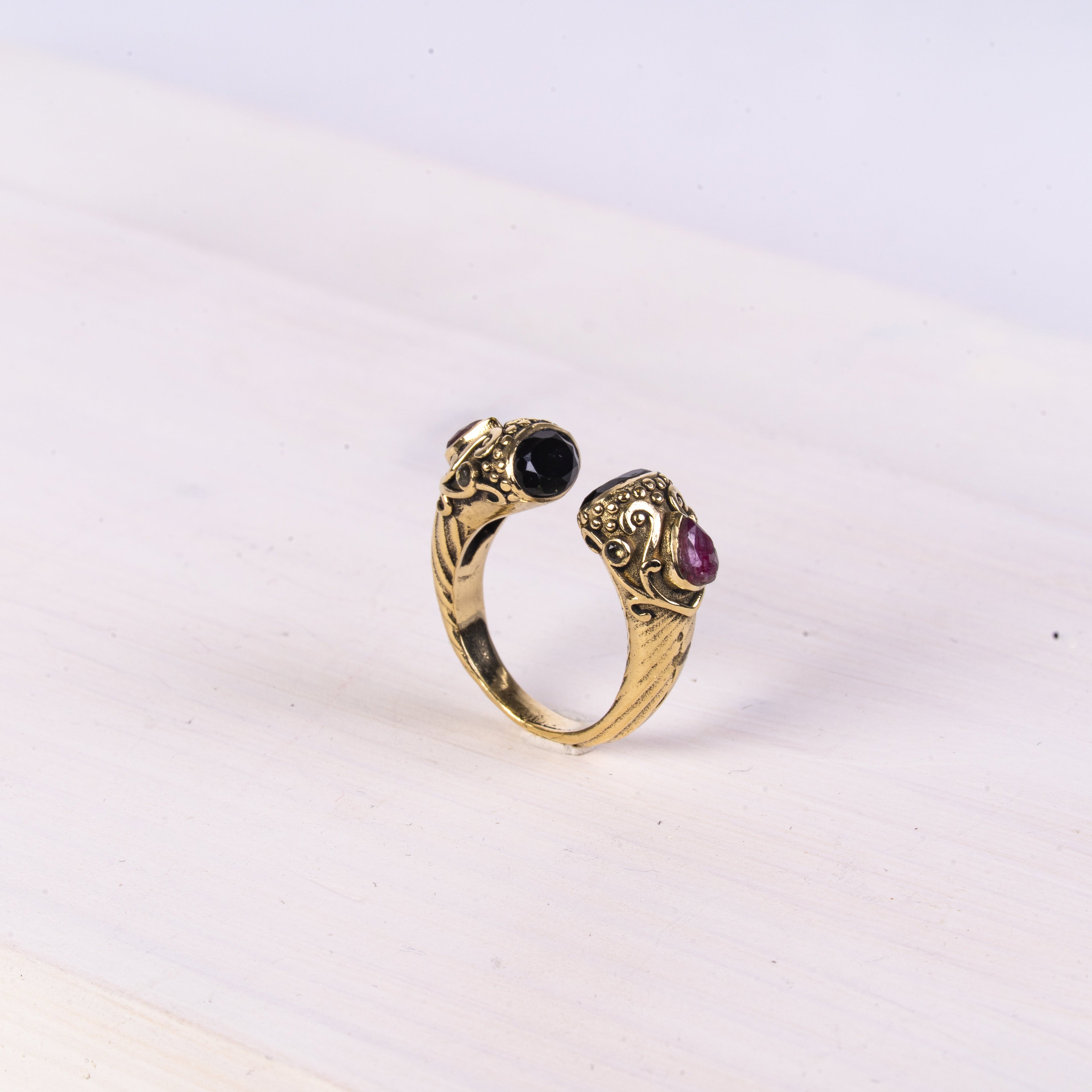 ANELLO REGOLABILE LAVORATO CON PIETRE