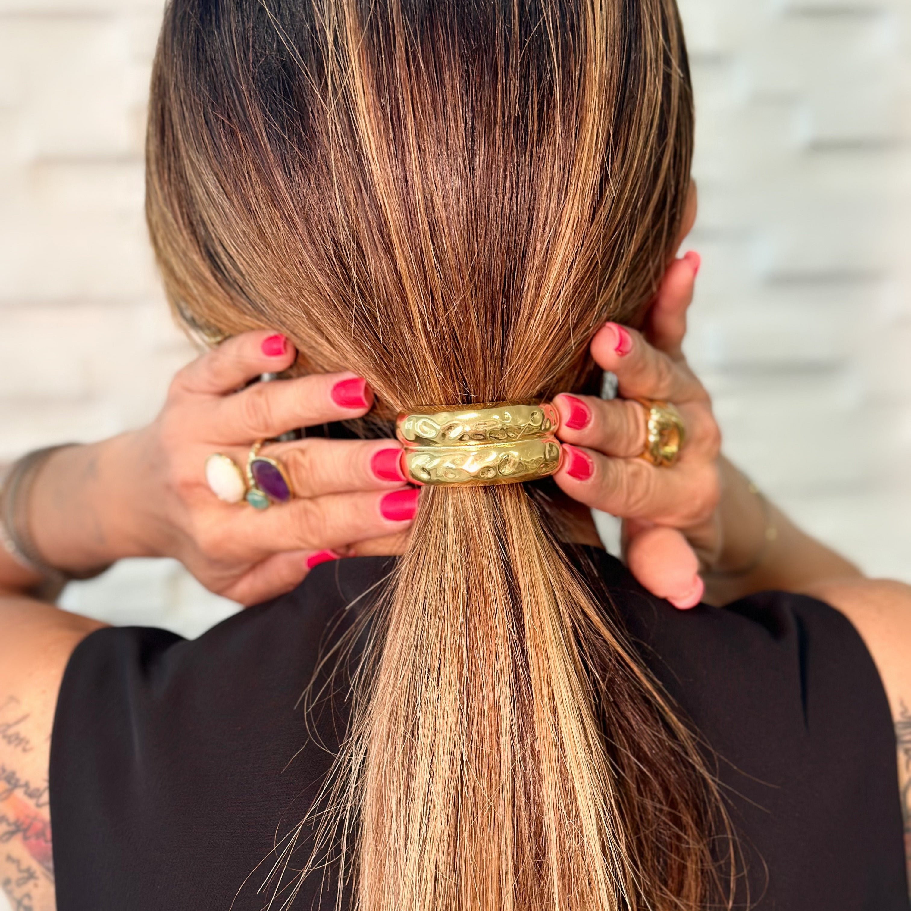 ELASTICO PER CAPELLI CON PLACCA DOPPIA MARTELLATA