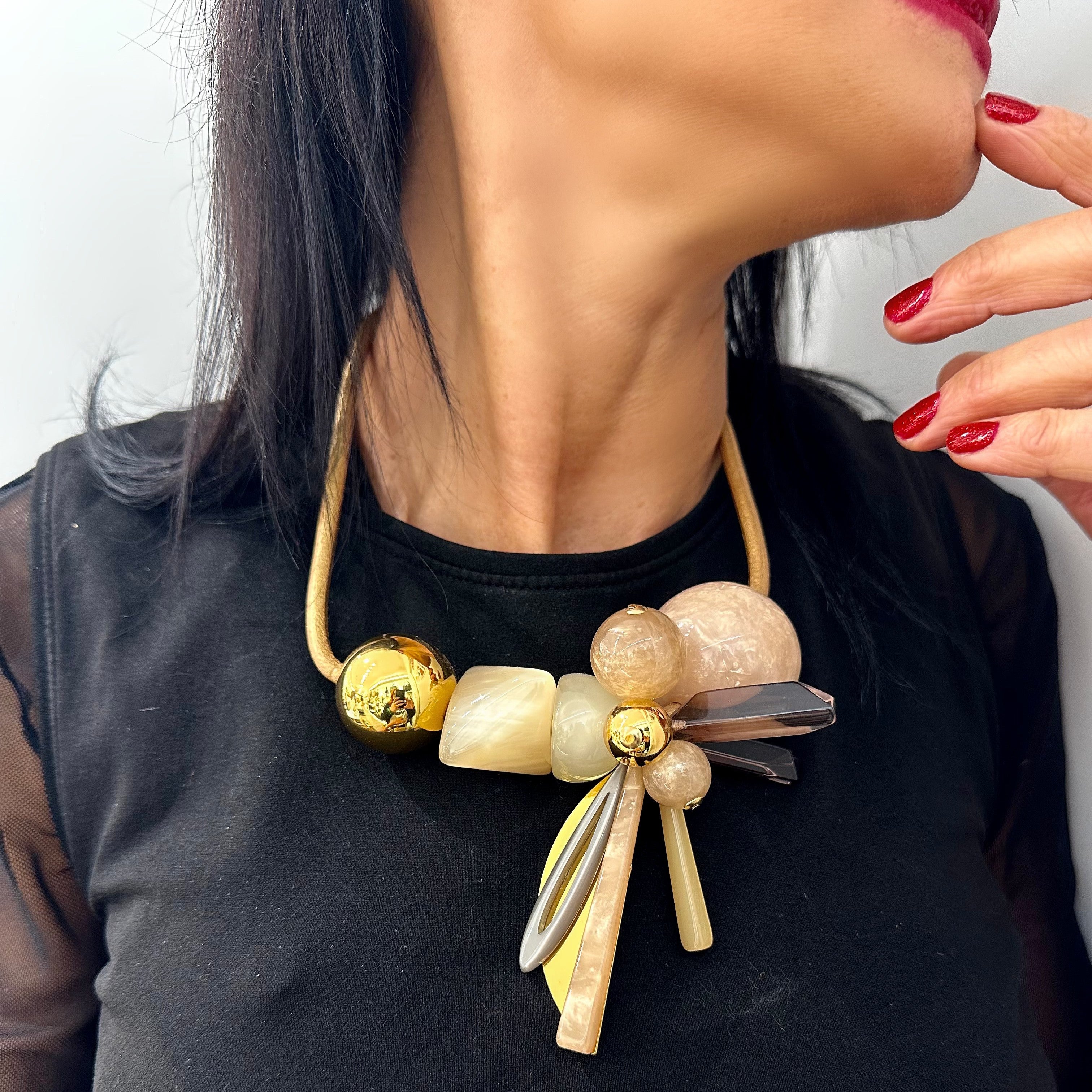 CHOKER NECKLACE WITH TWO-TONE SPHERES AND CRYSTALS