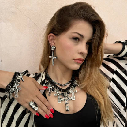 ORECCHINI PENDENTI A CROCE CON CHIUSURA A CLIP
