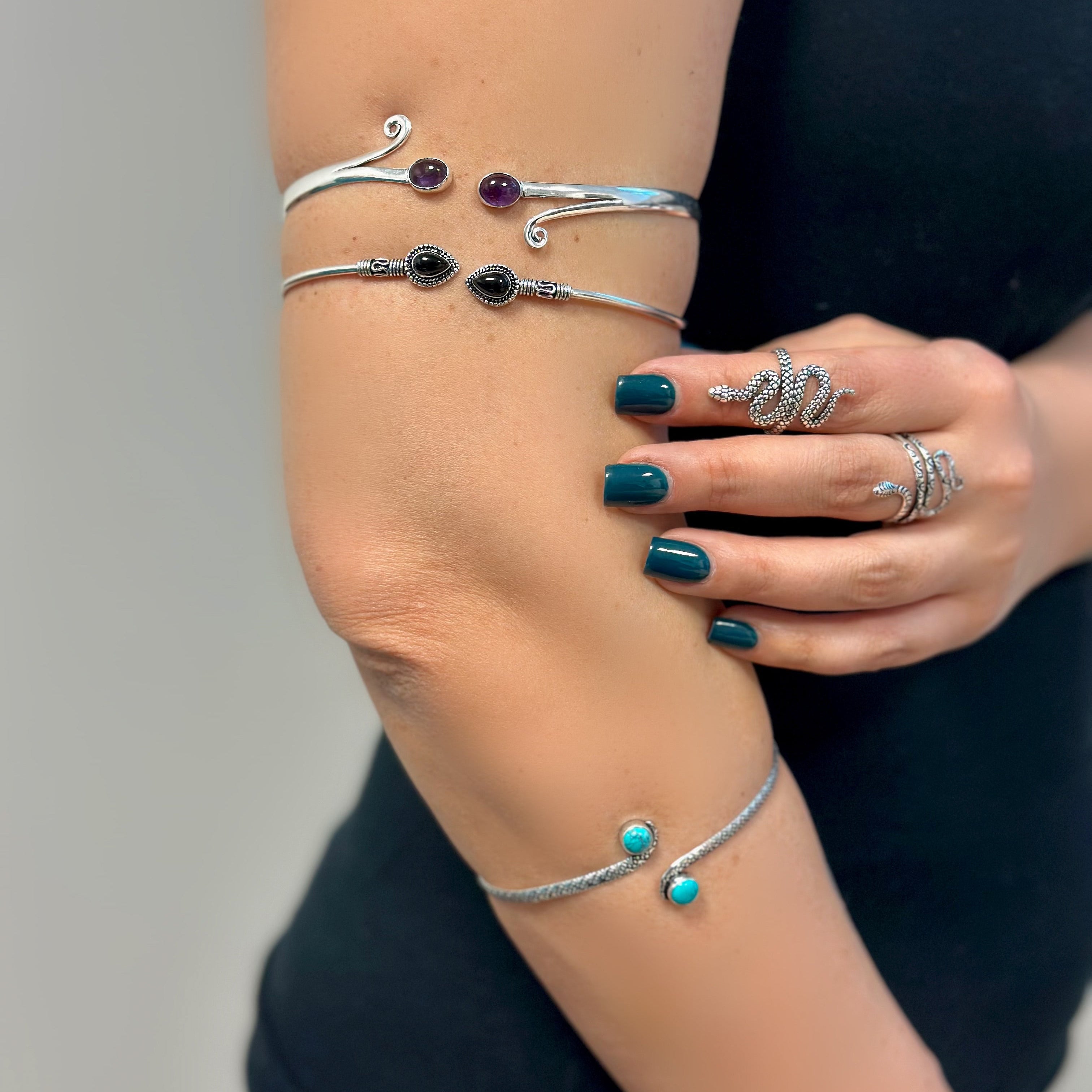 BRACCIALE RIGIDO SCHIAVA FINO CON PIETRE