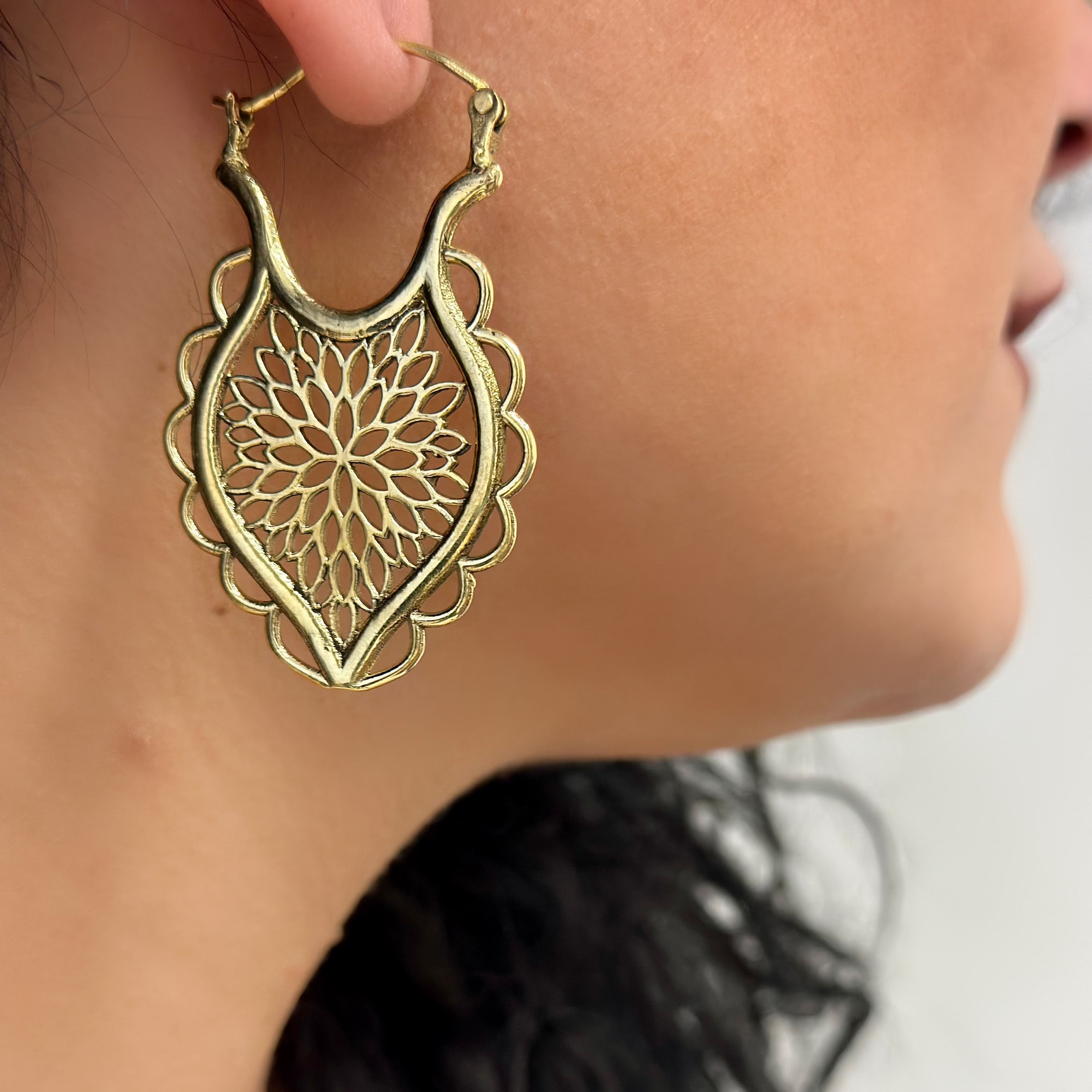 ORECCHINI LAVORATI FORMA ALLUNGATA