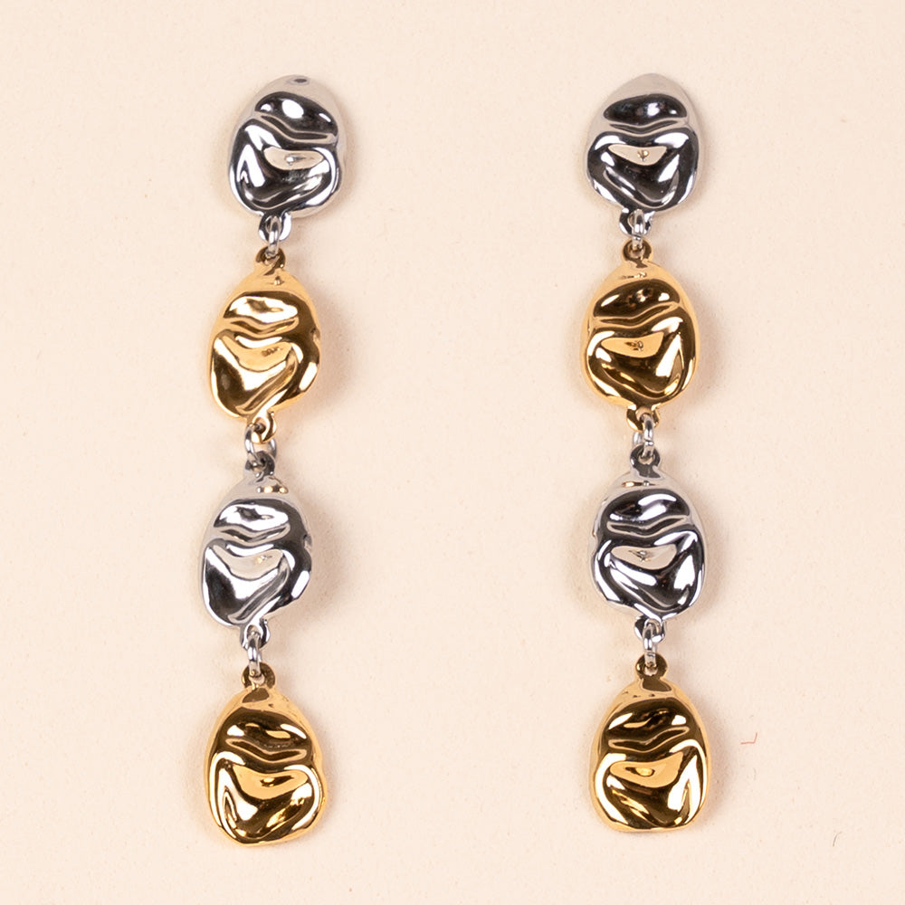 ORECCHINI PENDENTI CON 4 PLACCHE MARTELLATE