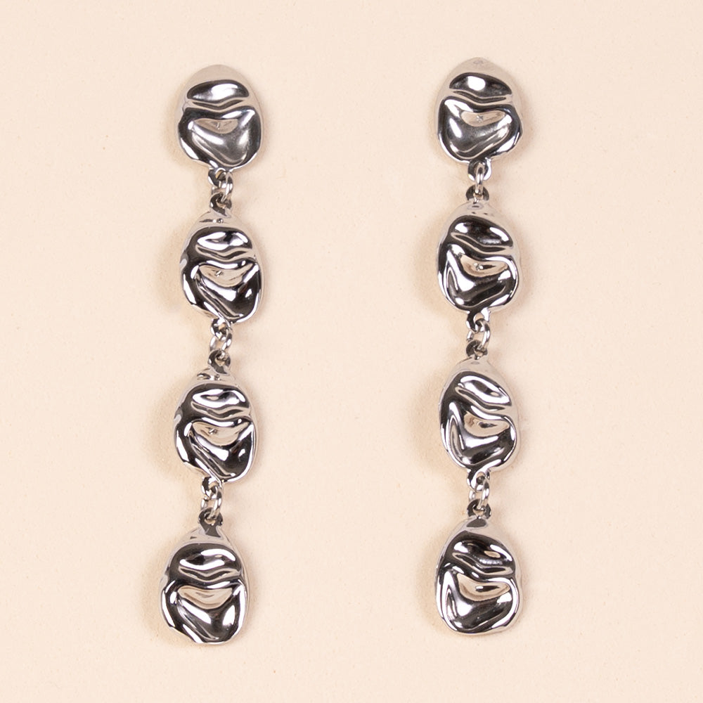 ORECCHINI PENDENTI CON 4 PLACCHE MARTELLATE