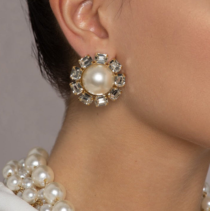 ORECCHINI A LOBO CIRCOLARE CON CORNICE DI STRASS