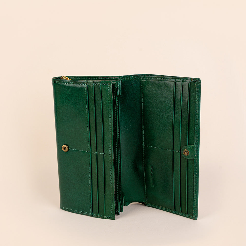 PORTAFOGLIO A LIBRO CON CIONDOLO DORATO