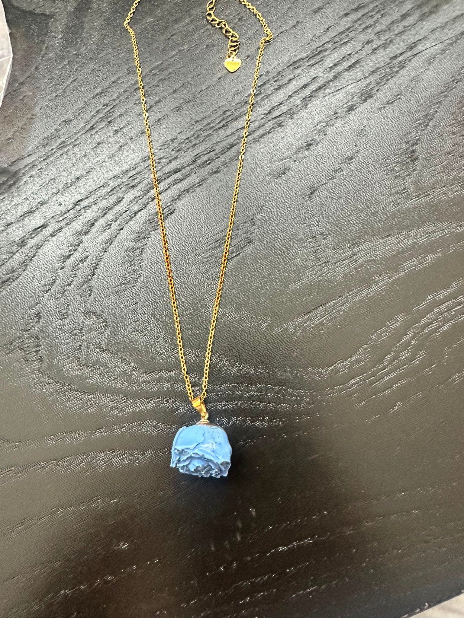 COLLANA GIROCOLLO CON ROSA REALISTICA PENDENTE