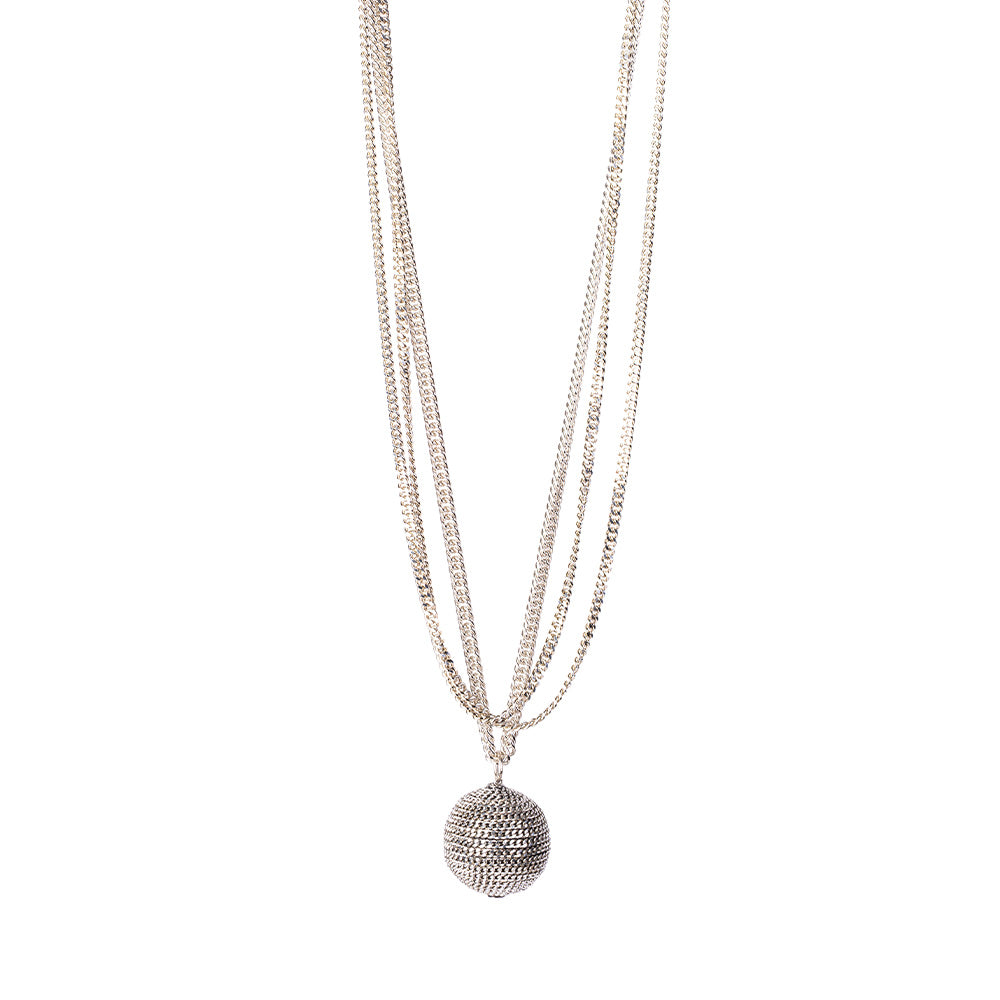 COLLANA LUNGA MULTIFILO CON SFERA RIVESTITA DI CATENE PENDENTE