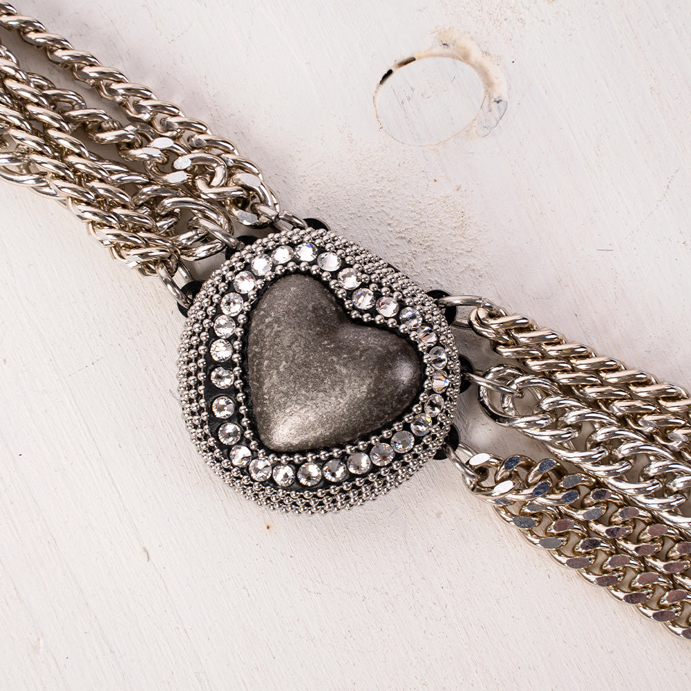 COLLANA GIROCOLLO MULTIFILO CON CUORE CENTRALE