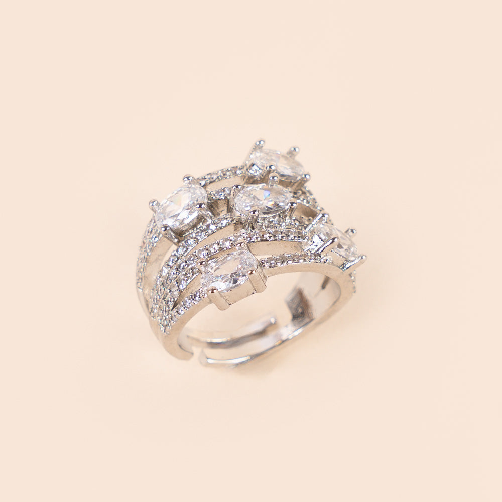 ANELLO A FASCIA CON FILE DI STRASS E PIETRE GRANDI COLORATE