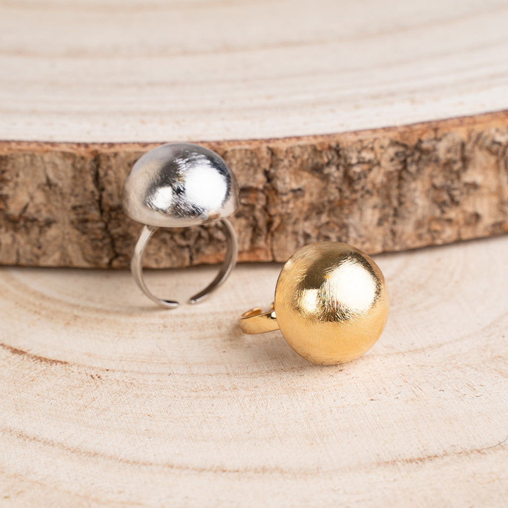 ANELLO REGOLABILE CON MEZZA SFERA RIGATA