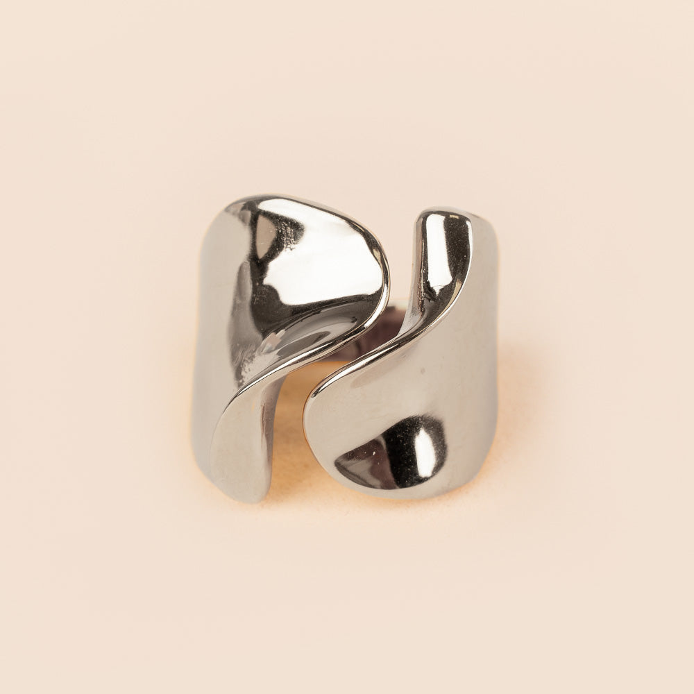 ANELLO A FASCIA CON APERTURA ONDULATA ANTERIORE