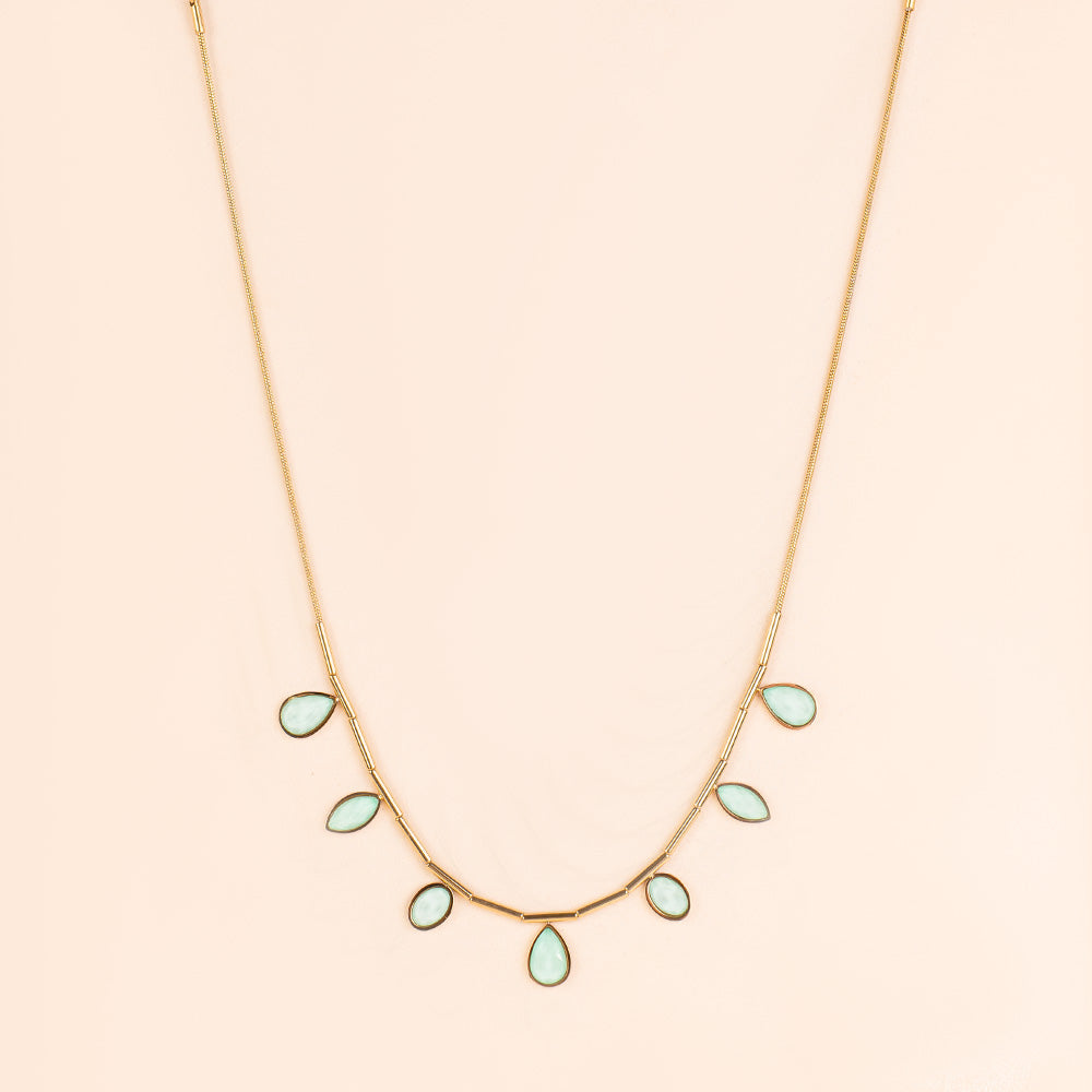 COLLANA CON MINI PLACCHE RIGIDE E PIETRE OVALI