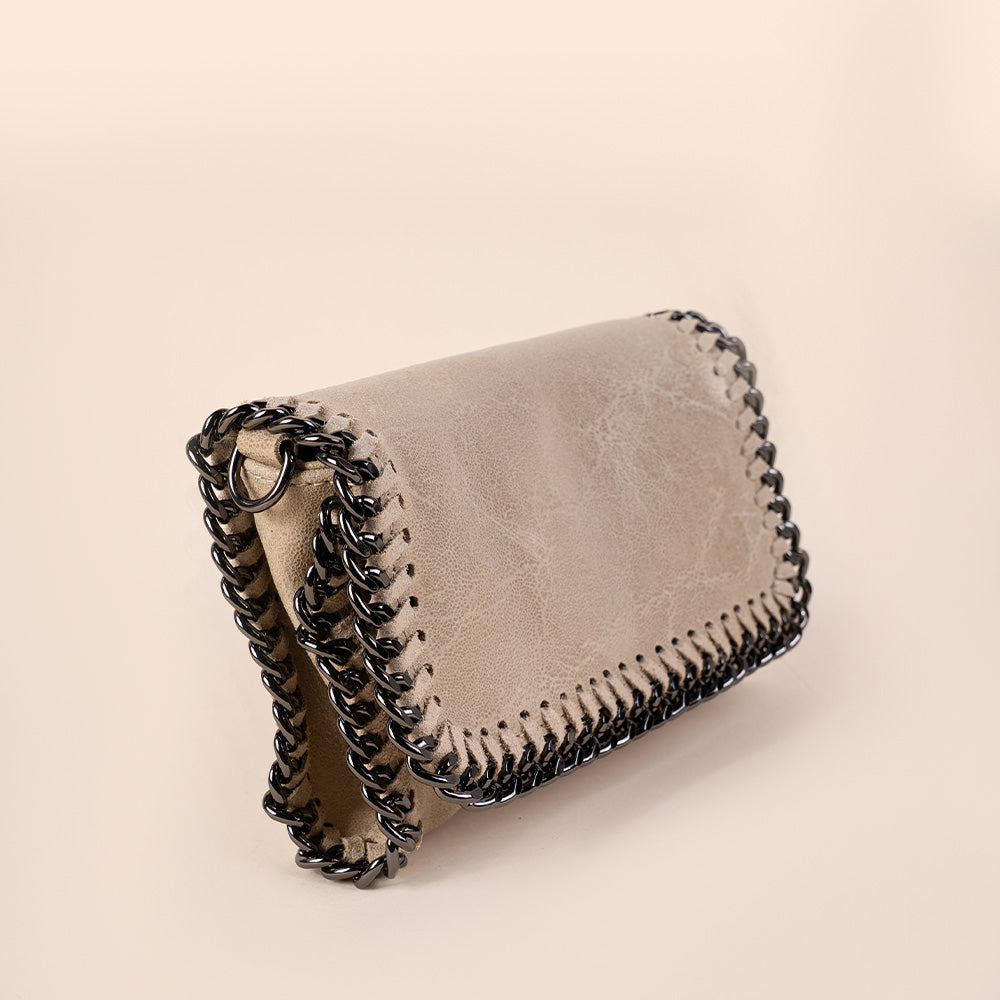 BORSA POCHETTE CON CONTORNO A CATENA