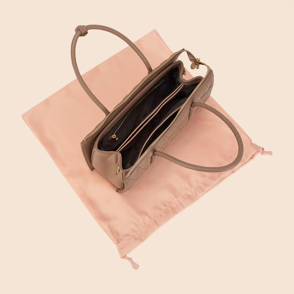 BORSA A MANO TRAPUNTATA