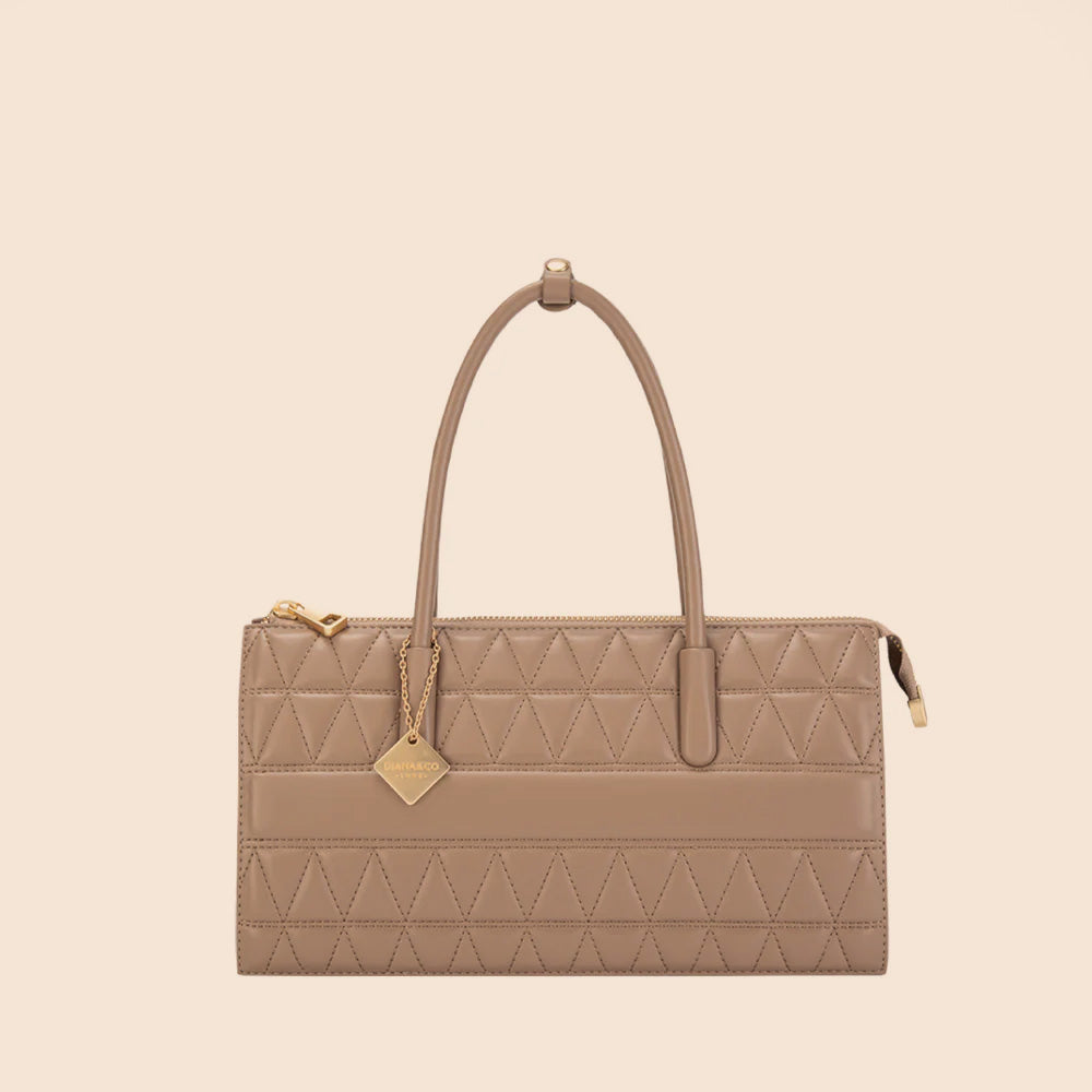 BORSA A MANO TRAPUNTATA