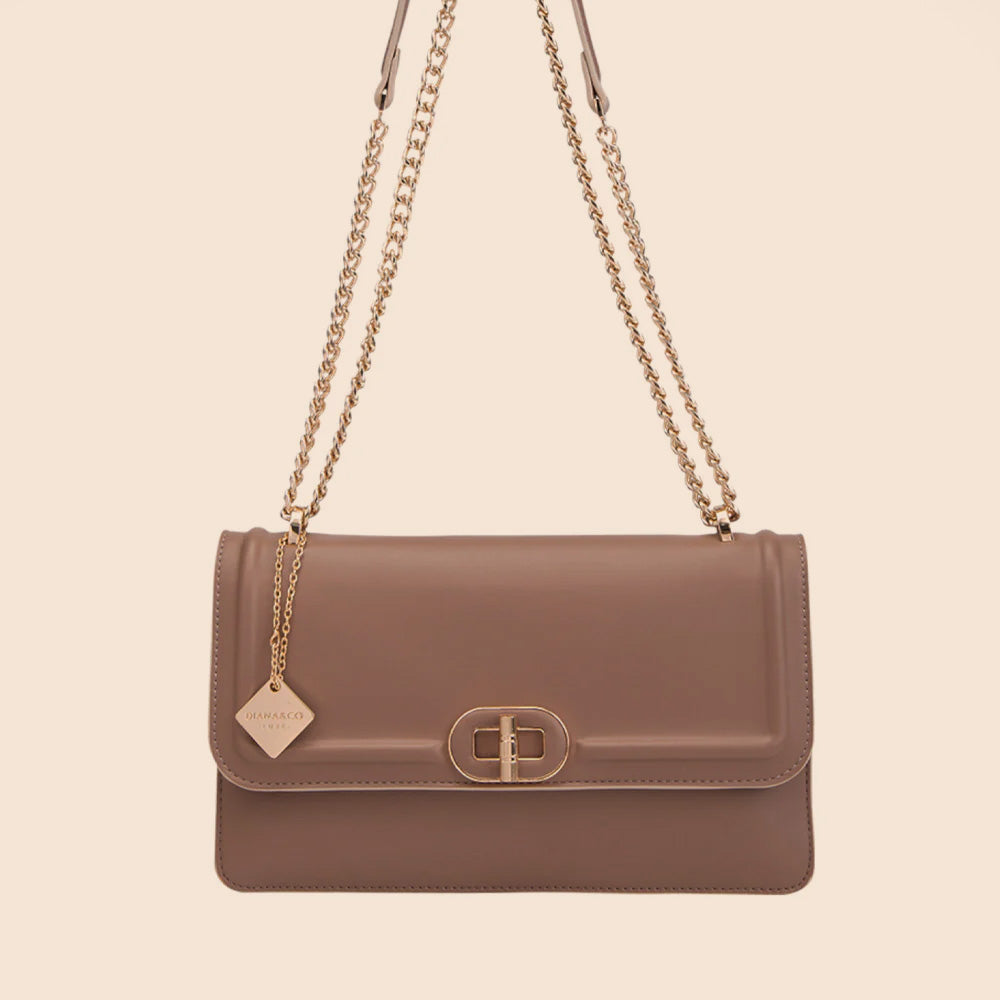 BORSA A SPALLA CON TRACOLLA A CATENA