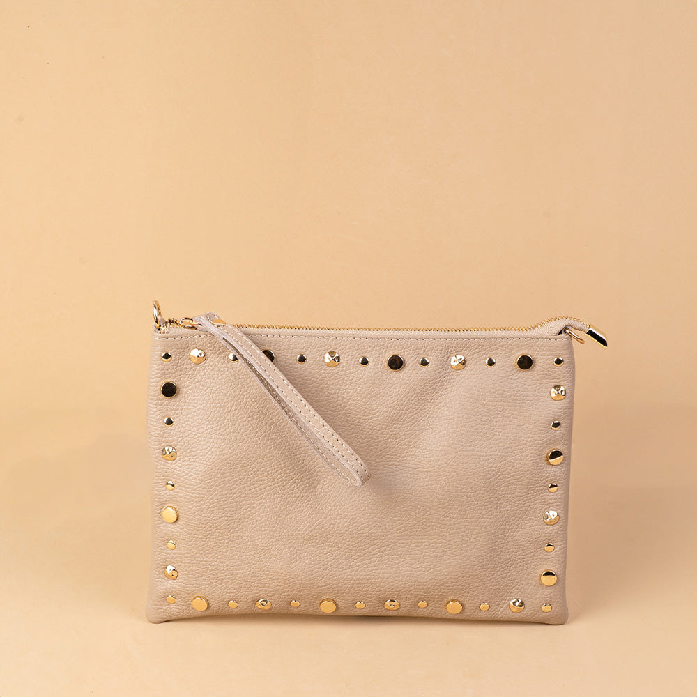 BORSA POCHETTE GRANDE CON BORCHIE E TRACOLLA REGOLABILE