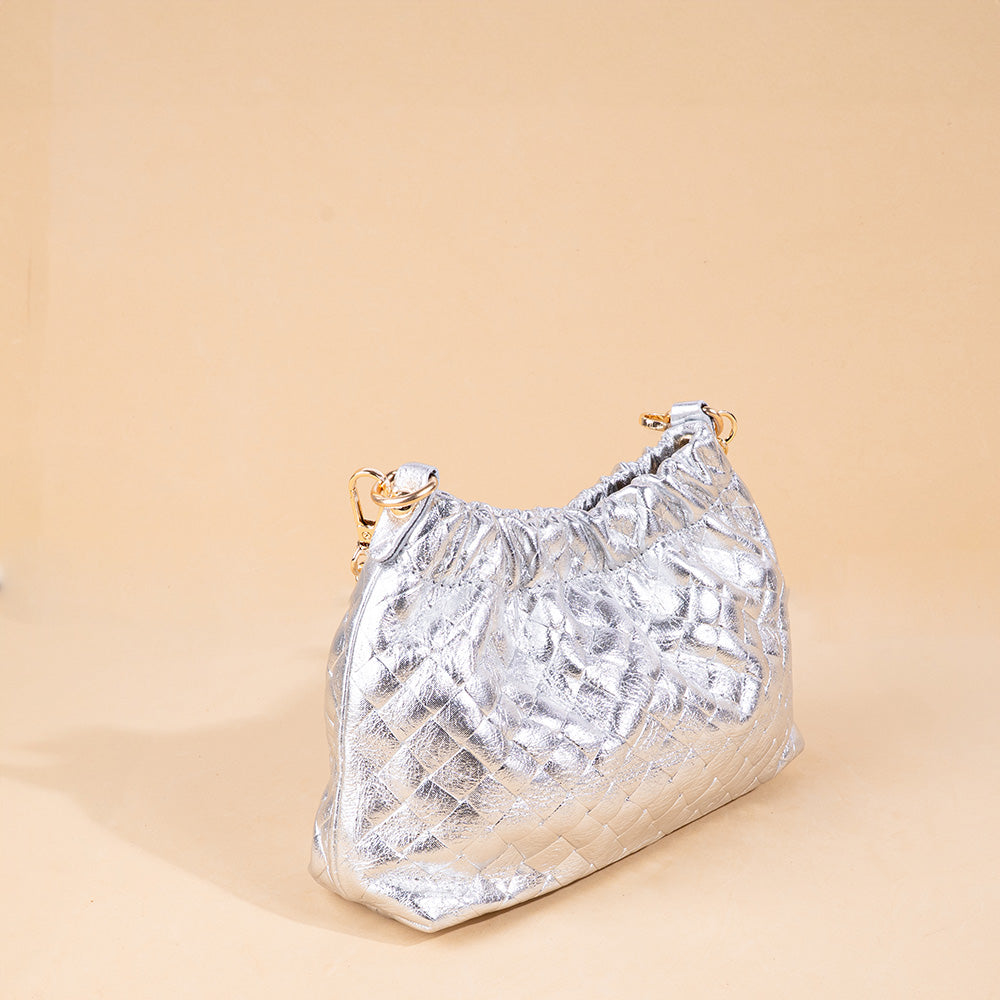 BORSA POCHETTE INTRECCIATA CON TRACOLLE A CATENA