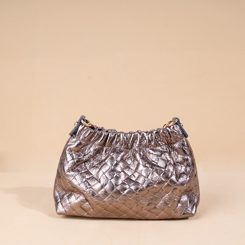 BORSA POCHETTE INTRECCIATA CON TRACOLLE A CATENA