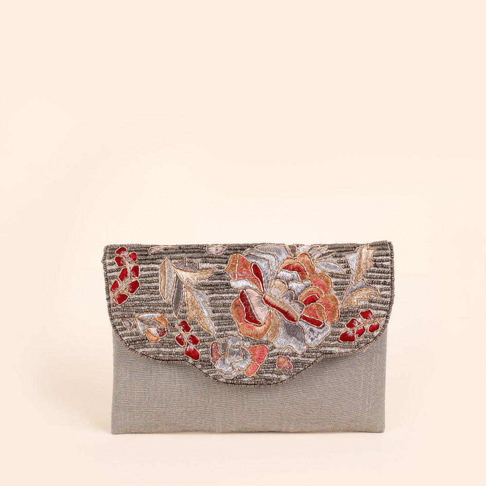 BORSA CLUTCH CON DECORAZIONE DI FIORI RICAMATI E PERLINE