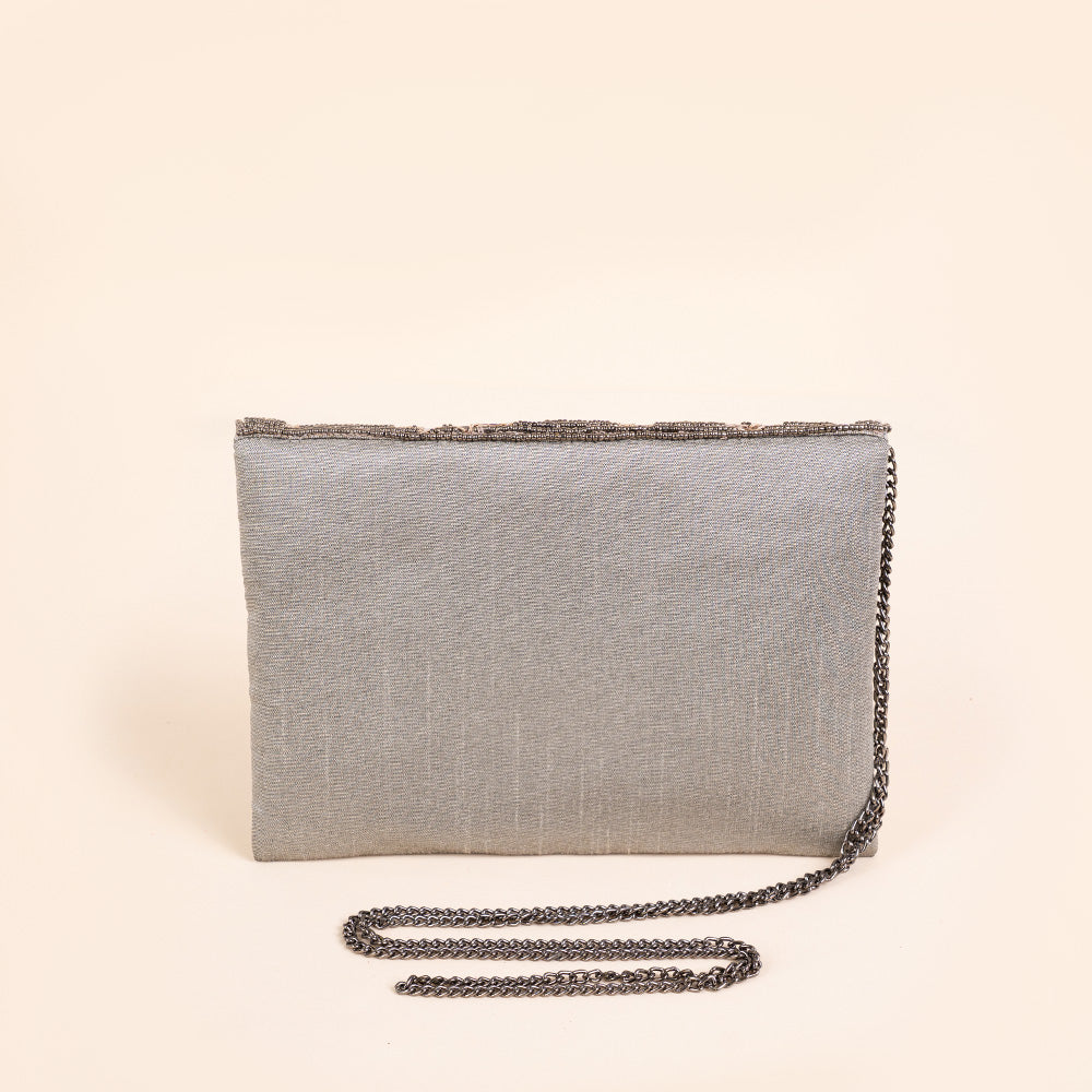 BORSA CLUTCH CON DECORAZIONE DI FIORI RICAMATI E PERLINE