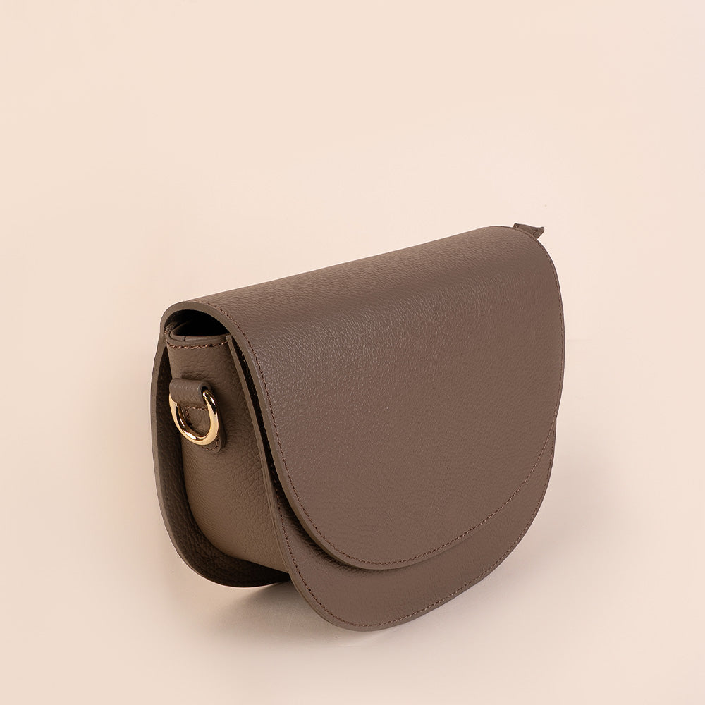 BORSA A SPALLA CON TRACOLLA E CHIUSURA A PATTINA ARROTONDATA