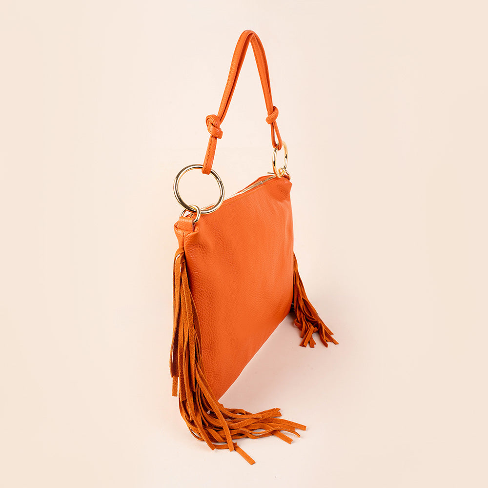 BORSA A SPALLA RETTANGOLARE CON FRANGE AI LATI E TRACOLLA