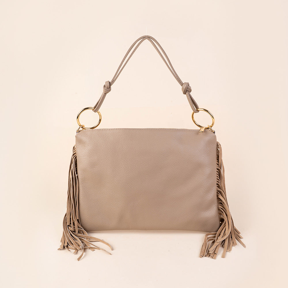 BORSA A SPALLA RETTANGOLARE CON FRANGE AI LATI E TRACOLLA