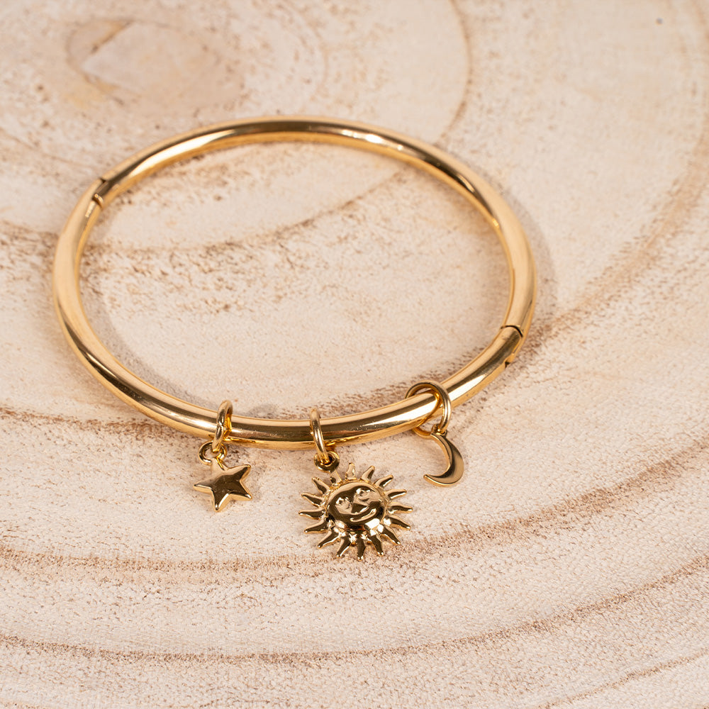 BRACCIALE RIGIDO CON SOLE, LUNA E STELLA PENDENTE