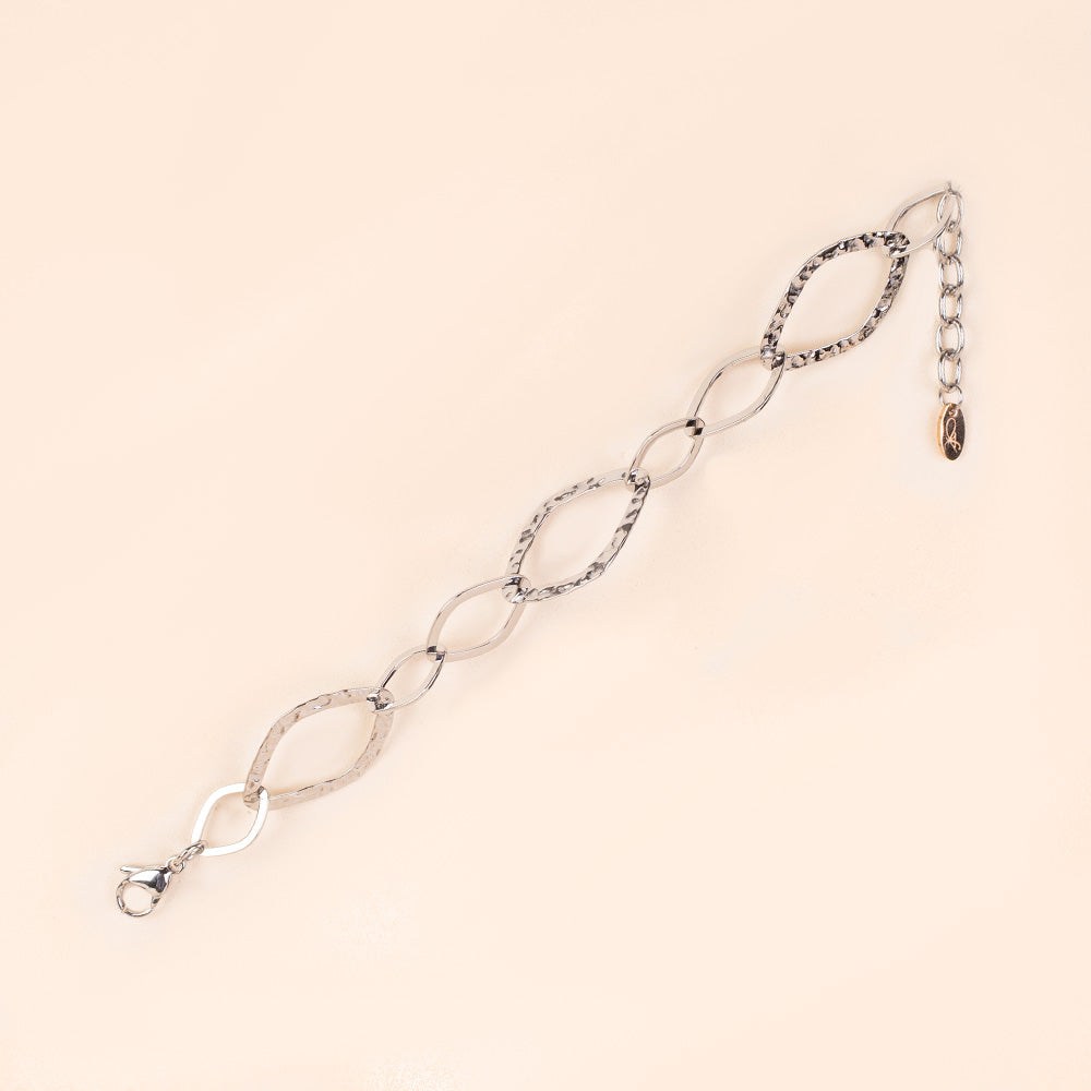 BRACCIALE CON ROMBI DI DIVERSE DIMENSIONI MARTELLATI SATINATI E LUCIDI