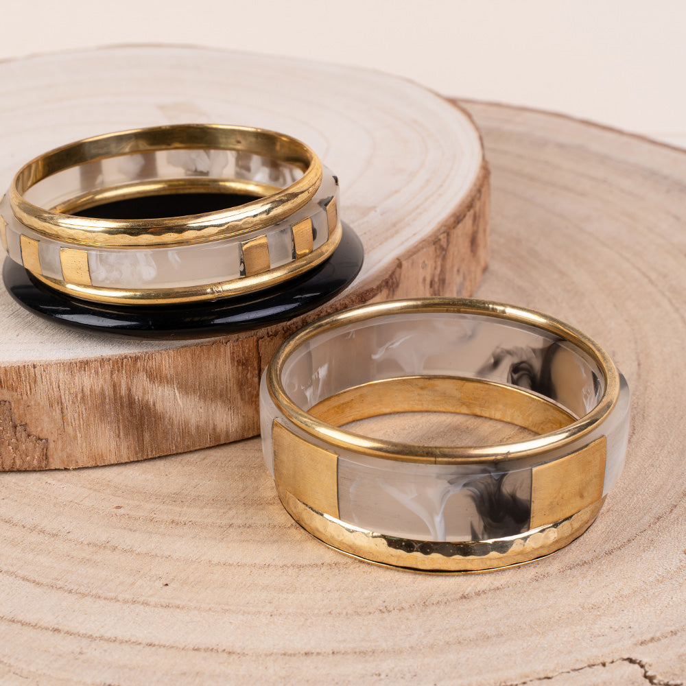 BRACCIALE RIGIDO COMPOSTO DA PIU' PEZZI IN DIVERSI COLORI E MATERIALI