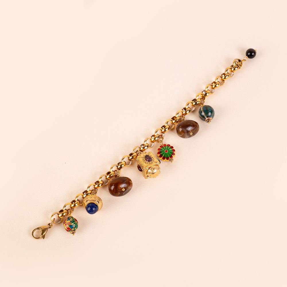 BRACCIALE CON CIONDOLI VARI E PIETRE