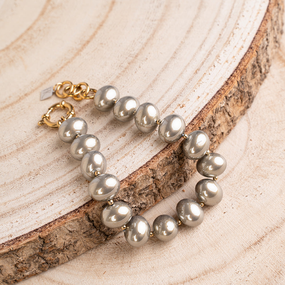 BRACCIALE CON PERLE OVALI LUCIDE INTERVALLATE DA PUNTI DORATI